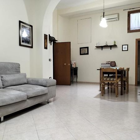 Casa Vacanze Al Castello Trani Exteriör bild