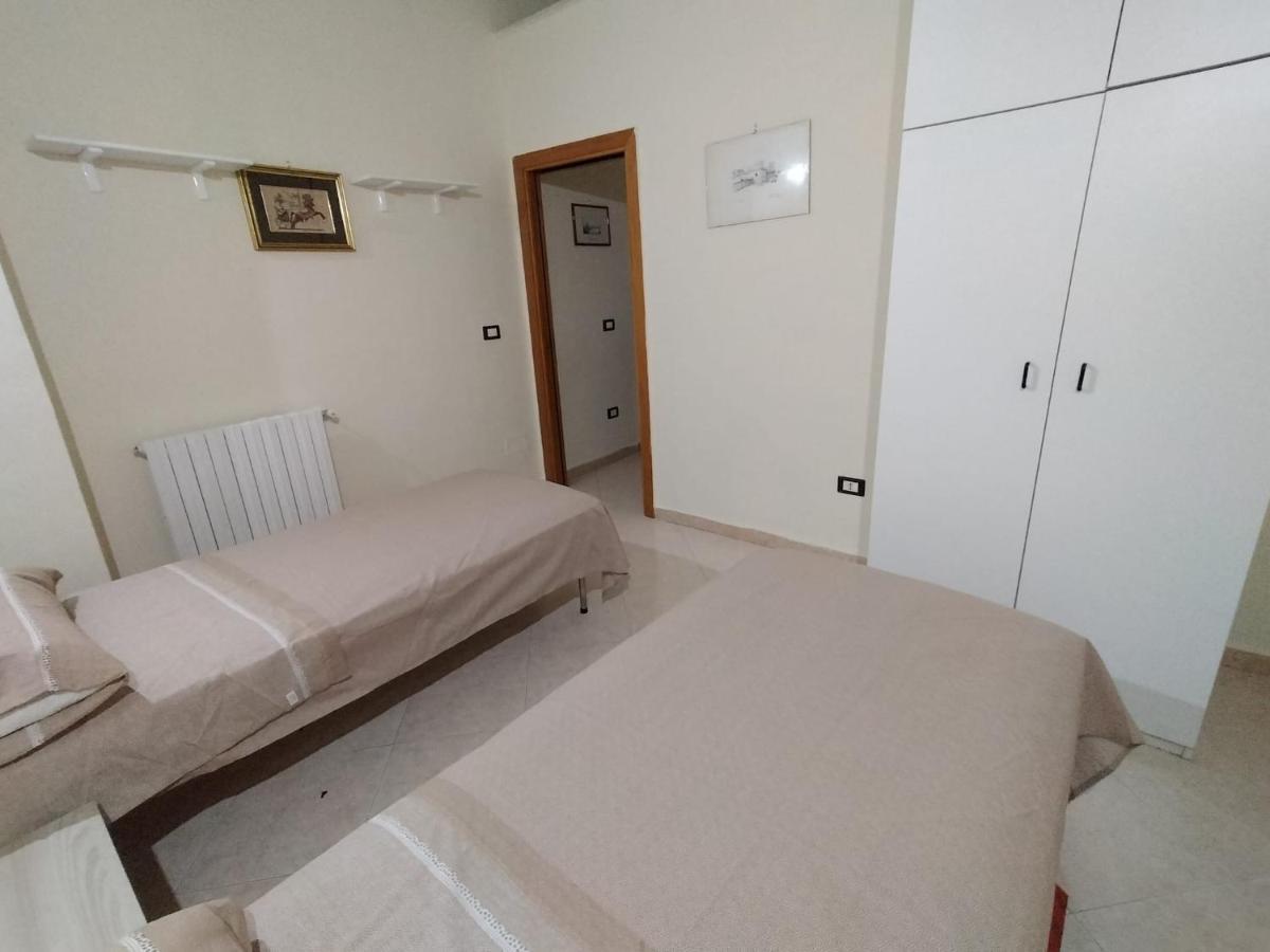 Casa Vacanze Al Castello Trani Exteriör bild
